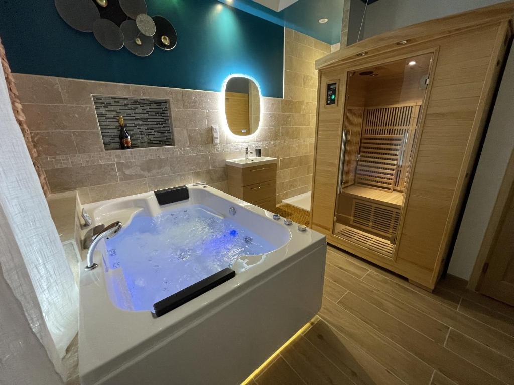 Suite d'amour - Détente jacuzzi, sauna et massage